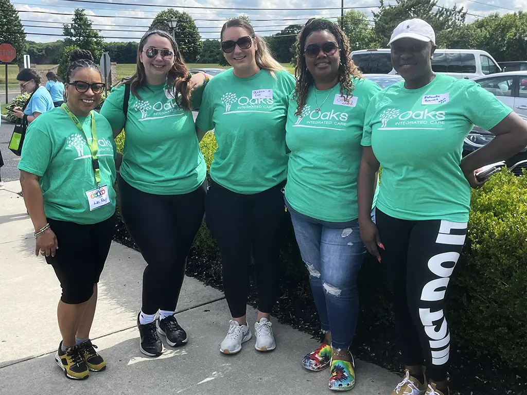 Group of 5 Oaks Employees